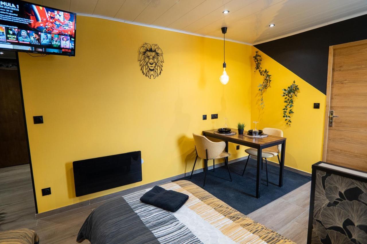Capstay Color Valenciennes & Netflix Trith-Saint-Leger Bagian luar foto